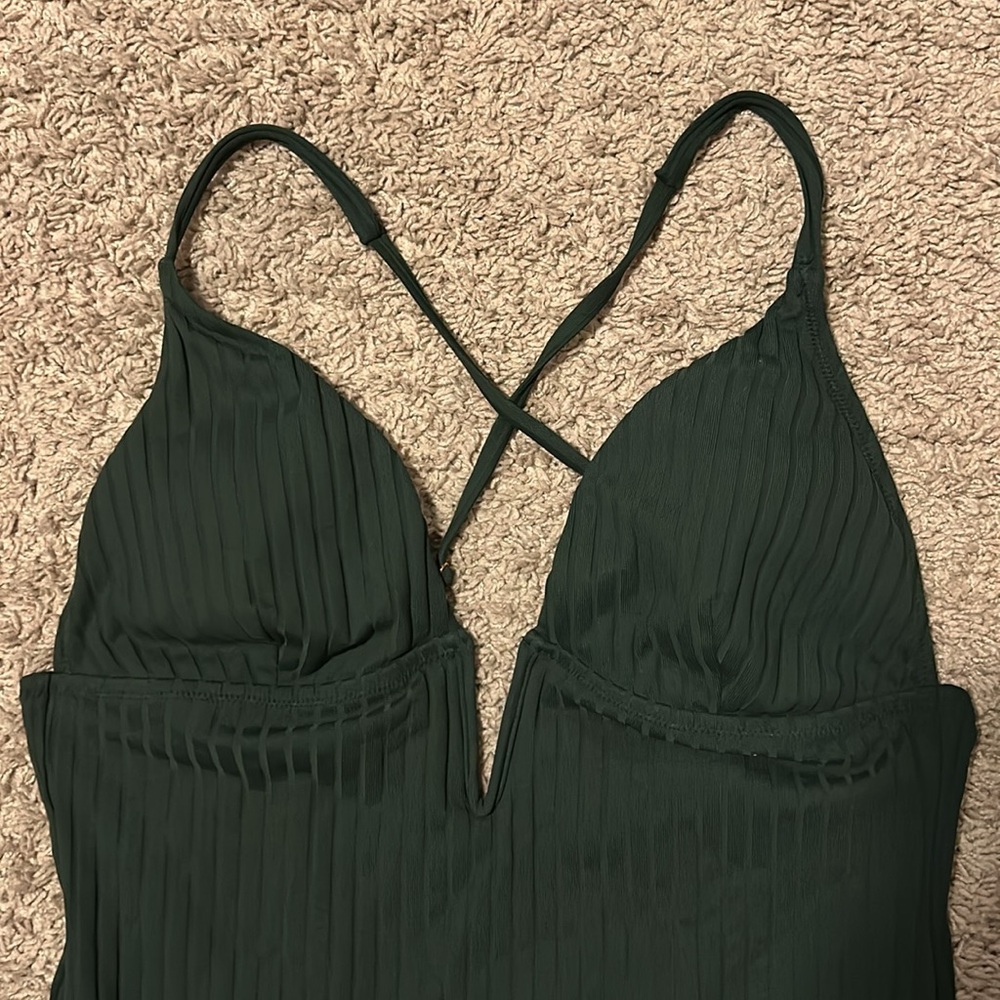 Women'sRibbed Plunge Front V-Wire One
Piece Swimsuit - Shade & Shore - Picture 6 of 10